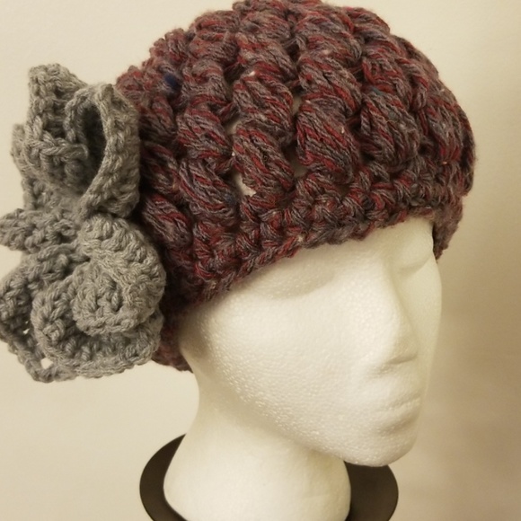 Example of hat with flower - Picture 5 of 6